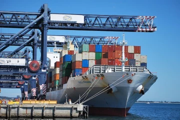 ரஷ்ய சரக்கு கப்பல் ஆங்கில கால்வாயில் சிறைபிடிப்பு: பொருளாதார தடைகளை மீறியதாக குற்றச்சாட்டு