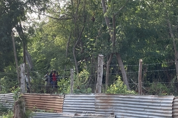 வலிவடக்கில் பொலிஸாரால் கொள்ளையர்கள் குதூகலம்; கண்ணீர்விடும் உரிமையாளர் | Jaffna Valikamam North By The Police Robber