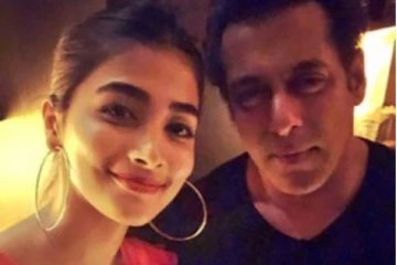 பட வாய்ப்பை காட்டி பூஜா ஹெக்டேவை காதல் வலையில் சிக்கவைத்த சல்மான் கான்.. 56 வயதில் இப்படியா