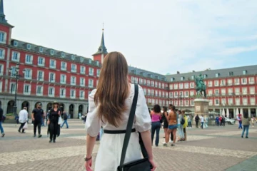 சுற்றுலாப் பயணிகளுக்கு தடை விதித்த ஐரோப்பிய நாடு!