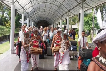 முதல் முறையாக இலங்கைக்கு வந்த ஐஸ்லாந்து சுற்றுலாப் பயணிகள்