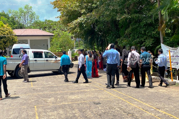 காணாமல்போனோர் அலுவலகத்தினால் முன்னெடுக்கப்பட்ட விசாரணை தற்காலிகமாக இடைநிறுத்தம் (Video) | Missing Persons In Sri Lanka Today Batticaloa
