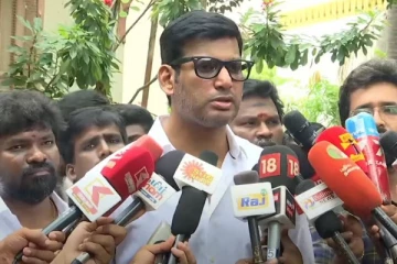 உப்புமா கம்பெனிகளால் பாலியல் தொல்லை; ஸ்ரீரெட்டி செய்த சேட்டைதான் தெரியும் - விஷால்