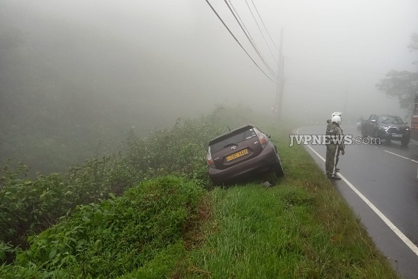 வீதியோரத்தில் பயணித்த யுவதியை தூக்கி வீசிய கார்! | Car Threw The Young Woman Road