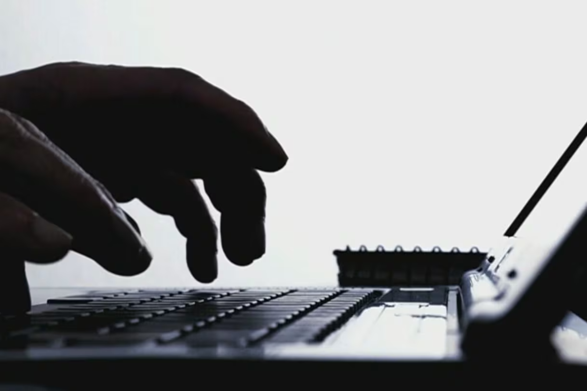 கனடாவில் புதிய வகை தொலைபேசி மோசடி! | Sudbury Woman Owes 17K After Cellphone Scam