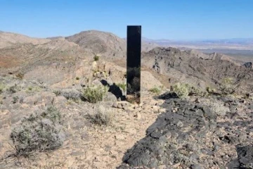 பாலைவனமருகே மீண்டும் காணப்பட்ட மர்மத்தூண்: குழப்பத்தில் அதிகாரிகள்