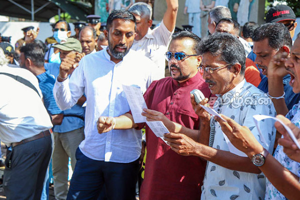 போராட்டத்தில் குதித்த விமல்.. நீதிமன்றம் விடுத்த அதிரடி உத்தரவு | Wimal Protest Against Harini Court Order போராட்டத்தில் குதித்த விமல்.. நீதிமன்றம் விடுத்த அதிரடி உத்தரவு | Wimal Protest Against Harini Court Order