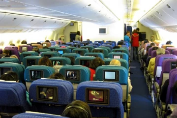 சிட்னி சென்றுகொண்டிருந்த விமானத்தின் கதவை திறக்க முயன்ற பயணியால் பரபரப்பு