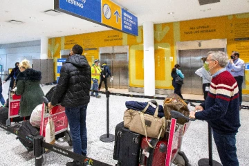 கனடாவில் வெளிநாட்டு பயணிகளுக்கு கோவிட் பரிசோதனை கட்டாயம்: கனேடிய அரசாங்கம்