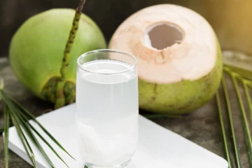 தினமும் காலையில் இளநீருடன் தேன் கலந்து குடிப்பதால் என்ன நடக்கும் தெரியுமா?