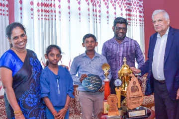 பாக்கு நீரினையை கடந்து சாதனை படைத்த சிறுவன்: நேரில் பாராட்டிய ரணில்