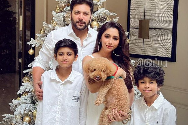 நடிகைகளுக்கே டஃப் கொடுக்கும் அழகில் ஜெயம் ரவி மனைவி.. புகைப்படத்தை பார்த்து ஷாக்காகும் ரசிகர்கள்.. | Jayam Ravi Wife Aarthi Latest Photos Post