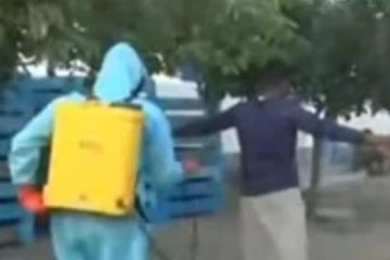 மீனவர்கள் மீது கிருமி நாசினி தெளிப்பதா? -  கொந்தளித்த உயர்நீதிமன்ற மதுரைக் கிளை