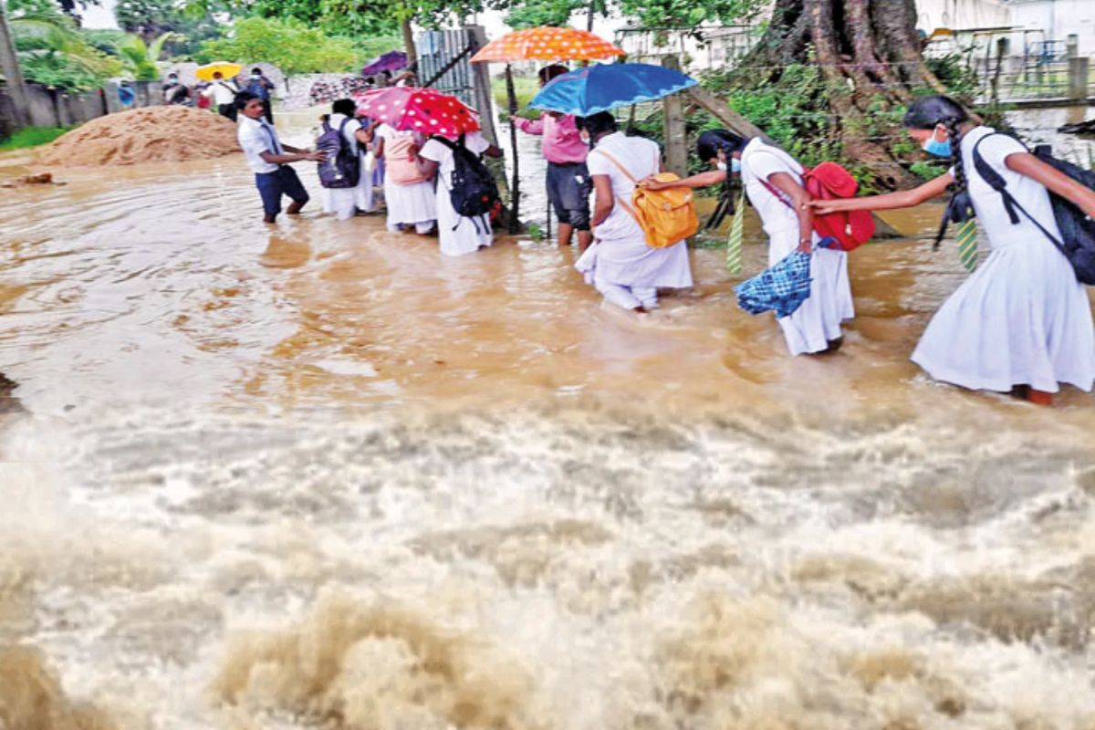 சீரற்ற காலநிலை; பாடசாலைகளை மூடுவது தொடர்பில் கல்வி அமைச்சு அறிவிப்பு | Adverse Weather Regarding School Closures சீரற்ற காலநிலை; பாடசாலைகளை மூடுவது தொடர்பில் கல்வி அமைச்சு அறிவிப்பு | Adverse Weather Regarding School Closures