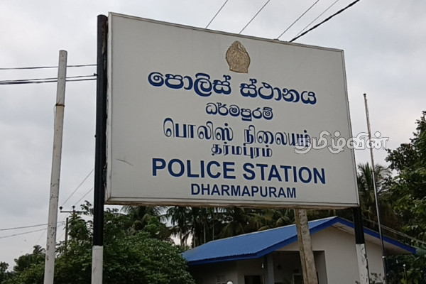 இரகசிய தகவலின் அடிப்படையில் சுற்றிவளைப்பு - சிக்கிய சந்தேகநபர் | Police Arrest At Kilinochchi இரகசிய தகவலின் அடிப்படையில் சுற்றிவளைப்பு - சிக்கிய சந்தேகநபர் | Police Arrest At Kilinochchi