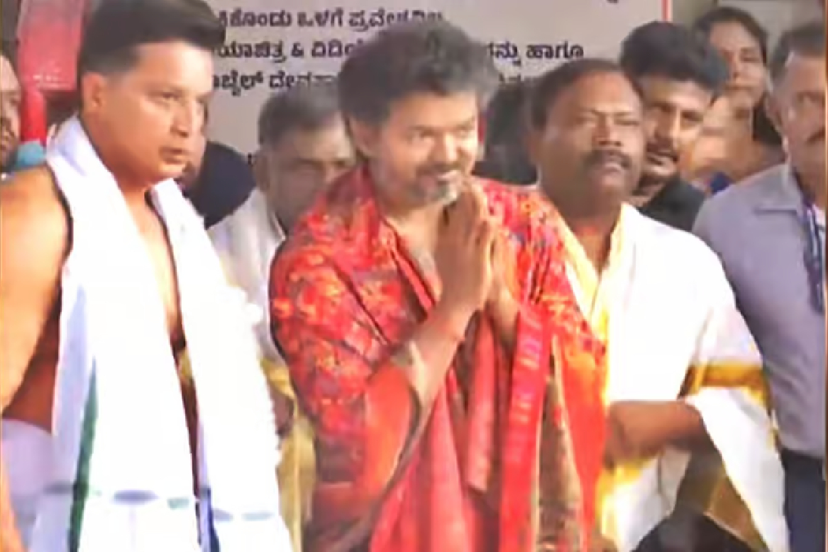 மூகாம்பிகைக்கு CM விஜய் கொடுத்த காணிக்கை - என்ன கொடுத்தார் தெரியுமா? | Chief Minister Vijay S Darshan At The Temple