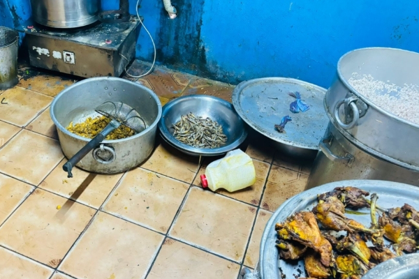 முகச் சவரம் செய்யவில்லை; முல்லைத்தீவு உணவகத்திற்கு சீல் | Mullaitivu Restaurant Sealed Fined Rs 50 000