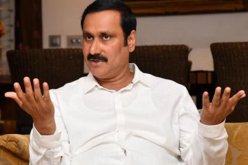 அவர்களை கண்டு அதிகாரிகள்தான் அஞ்சுகின்றனர் - அன்புமணி