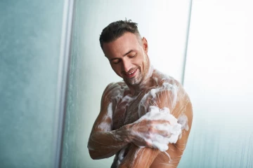 ஆன்மீகம்: குளிக்கும் பொழுது இந்த தவறு செய்து விடாதீர்கள்.. தீய சக்திகளால் பாதிக்கப்படலாம்