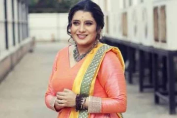 கலகலப்பாக சிரிக்க வைக்கும் தொகுப்பாளினி பிரியங்கா தேஷ்பாண்டே அழகிய புகைப்படங்கள்