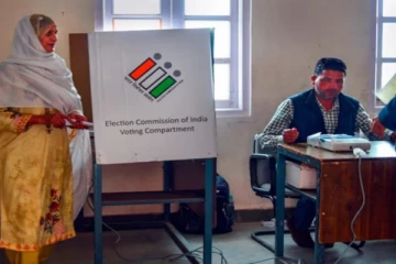 வாக்கு சாவடிகளில் என்னென்ன அடிப்படை வசதிகள் - தலைமை தேர்தல் ஆணையர் தகவல்