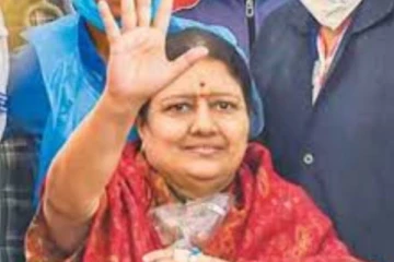 சசிகலா 3-ம் நாளாக ஆக்சிஜன் சிலிண்டர் உதவியின்றி இயற்கையாக சுவாசிக்கிறார் - அரசு மருத்துவமனை தகவல்