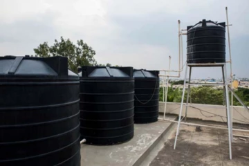 தண்ணீர் தொட்டி கருப்பாக இருக்க இப்படியொரு காரணமா? நிச்சயம் தெரிந்திடாத விடயம்