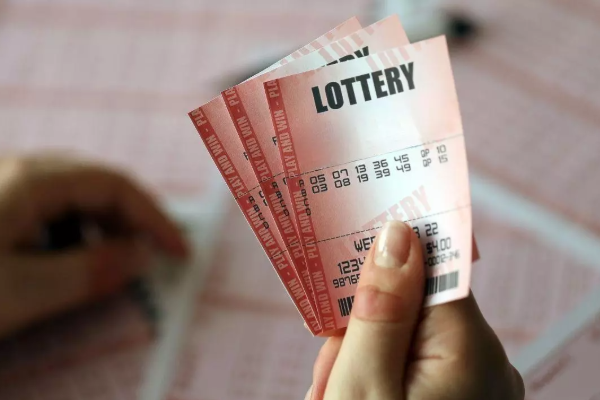 லொட்டரியில் 35 கோடி ரூபாய் பரிசு: இந்தியரின் விருப்பம் | Indian Won 35 Cr Lottery In Uae Wish To Back India