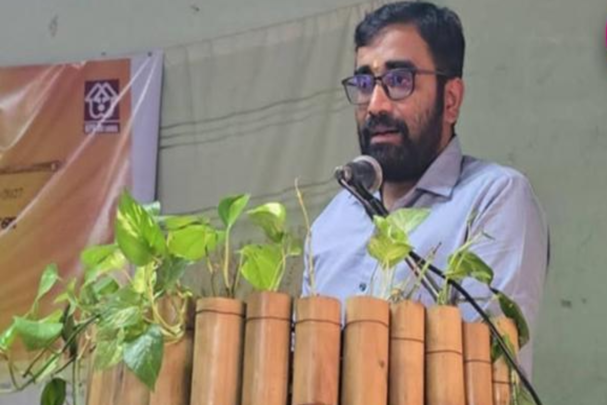 பாடகர் கைது செய்யப்பட்டிருப்பது பெரும் மகிழ்ச்சியை ஏற்படுத்தியிருக்கலாம் ஆனால்... இளங்குமரன் எம்.பி | Singer S Arrest Sparks Widespread Reactions பாடகர் கைது செய்யப்பட்டிருப்பது பெரும் மகிழ்ச்சியை ஏற்படுத்தியிருக்கலாம் ஆனால்... இளங்குமரன் எம்.பி | Singer S Arrest Sparks Widespread Reactions