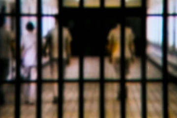 கைதிகளுக்கிடையில் மோதல்;  5 பேர் காயம்