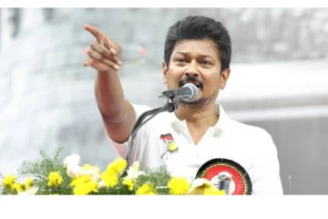 தாழ்ந்து கிடந்த தமிழினம்.. சுயமரியாதை உணர்வூட்டியவர் தந்தை பெரியார் தான் -உதயநிதி!