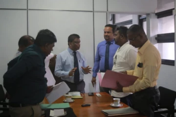 அரச பெருந்தோட்டத்தின் கீழ் உள்ள தொழிலாளர்களின் பிரச்சினைகள் தொடர்பில் பேச்சுவார்த்தை (Photos)
