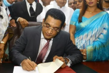 சற்று முன்னர் நிதி மற்றும் நீதி அமைச்சர் அலி சப்ரி இராஜினாமா!