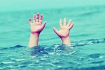 මුහුදේ දියනෑමට ගොස් පාසල් දැරියන් දෙදෙනෙකු අතුරුදන්..තවත් 02ක් බේරා ගැනෙයි.