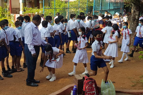 நாடளாவிய ரீதியில் புலமைப்பரிசில் பரீட்சை! ஆர்வத்துடன் பங்குபற்றிய மாணவர்கள் (Photos) | Students Sri Lanka Scholarship Exam 2022