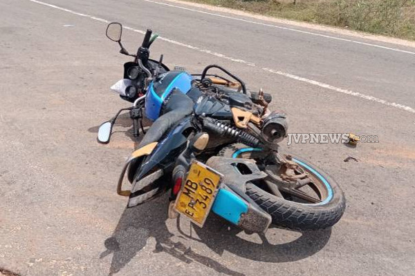 திருகோணமலையில் பாரிய விபத்து: 3 வயது குழந்தை உட்பட நால்வர் வைத்தியசாலையில்! | Nilaveli Two Motor Bike Accident 4 People Hospital