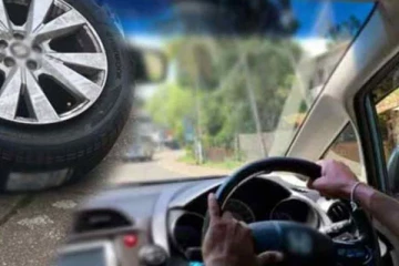 ஓடிக்கொண்டிருந்த வேனின் சக்கரம் கழன்று ஒருவர் பலி