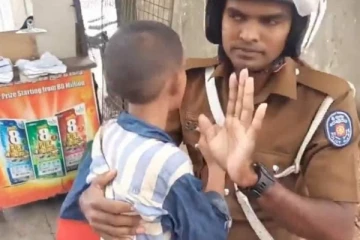 கொழும்பில் ஏற்பட்ட பதற்றநிலை - பொலிஸ் அதிகாரியின் மனிதாபிமானம்