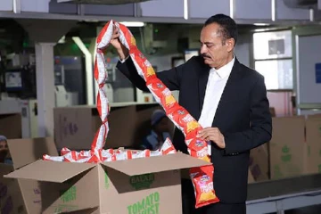 போஸ்டர் ஒட்டுவதில் தொடங்கி உருளைக்கிழங்கு சிப்ஸில் முடிந்த கதை! ரூ.4,000 கோடி வருமானம் பெறும் சாம்ராஜ்யத்தை உருவாக்கியவர்