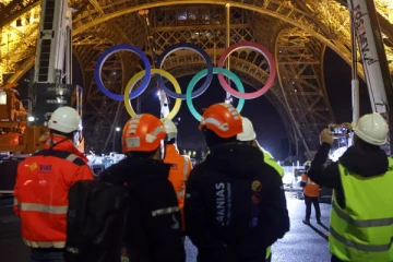 பாரீஸ் ஈபிள் கோபுரத்திலிருந்த ஒலிம்பிக் வளையங்கள் அகற்றம்: ஆனால்