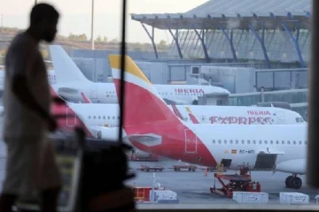 வெளிநாட்டு விமான நிலையம் ஒன்றில் பல வாரங்களாக சிக்கித் தவிக்கும் ஆசிய புலம்பெயர் மக்கள்