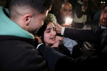 பலஸ்தீன பணயக்கைதிகள் விடுவிப்பு; மகிழ்ச்சியை பரிமாறிய உறவுகள்!