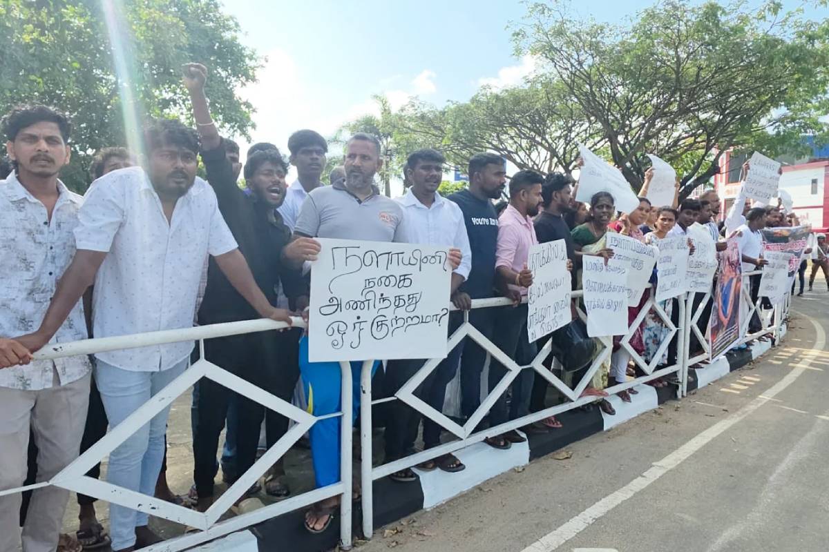 சட்டத்தரணிகள் முன்னிலையாக வேண்டாம்! மட்டக்களப்பில் கொல்லப்பட்ட பெண்ணுக்காக ஆர்ப்பாட்டம் | Batticaloa People Protest