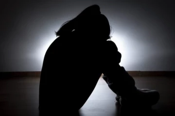 மாதவிடாய் கறை - சந்தேகத்தில் 12 வயது தங்கையை அடித்தேக் கொன்ற அண்ணன்!