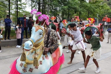 ஜேர்மன் - டோட்மன் நகரில் சிறப்பாக இடம்பெற்ற பாரம்பரிய தெரு திருவிழா!
