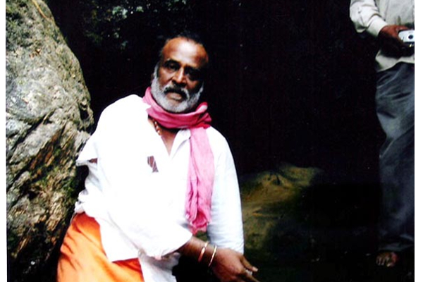 சூப்பர் ஸ்டாரின் ரிஷிகேஷ் பயணத்தில் யாராலும் சந்திக்க முடியாத நபரை சந்தித்த ரஜினி! | Rajini Met Rishi Guru சூப்பர் ஸ்டாரின் ரிஷிகேஷ் பயணத்தில் யாராலும் சந்திக்க முடியாத நபரை சந்தித்த ரஜினி! | Rajini Met Rishi Guru