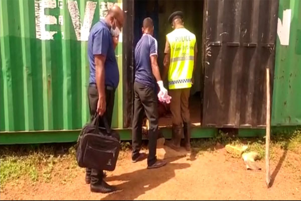 தோட்டமொன்றில் பரபரப்பை ஏற்படுத்திய  கண்டெய்னர் பெட்டி! | A Container Box Caused A Stir In A Garden