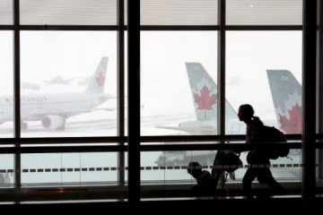 உறவினர்களை சந்திக்க அமெரிக்கா புறப்பட்ட கனேடிய இளம்பெண்ணுக்கு காத்திருந்த ஏமாற்றம்