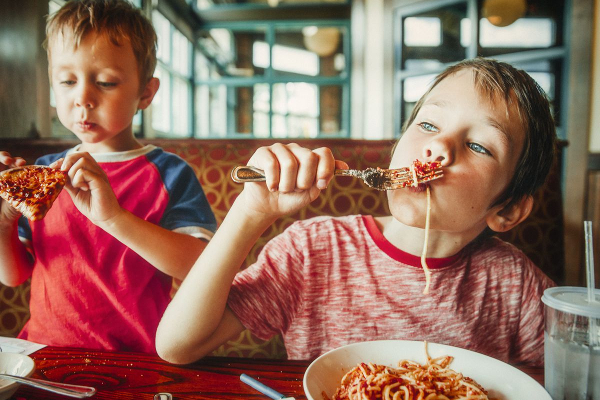 குழந்தைகளுக்கு அனுமதி இல்லை - பிரபல உணவகம் அதிரடி முடிவு | Restaurant Is Banning Children Under 10