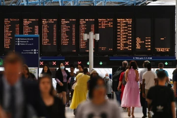 லண்டன் உள்ளிட்ட பல பகுதிகள் முழுமையாக ஸ்தம்பிக்கும் - ரயிலில் பயணிக்க வேண்டாம் என கோரிக்கை